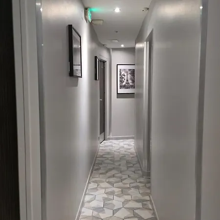 Hotel Mary's République Parigi
