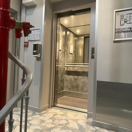 Mary's République Hotel 2*