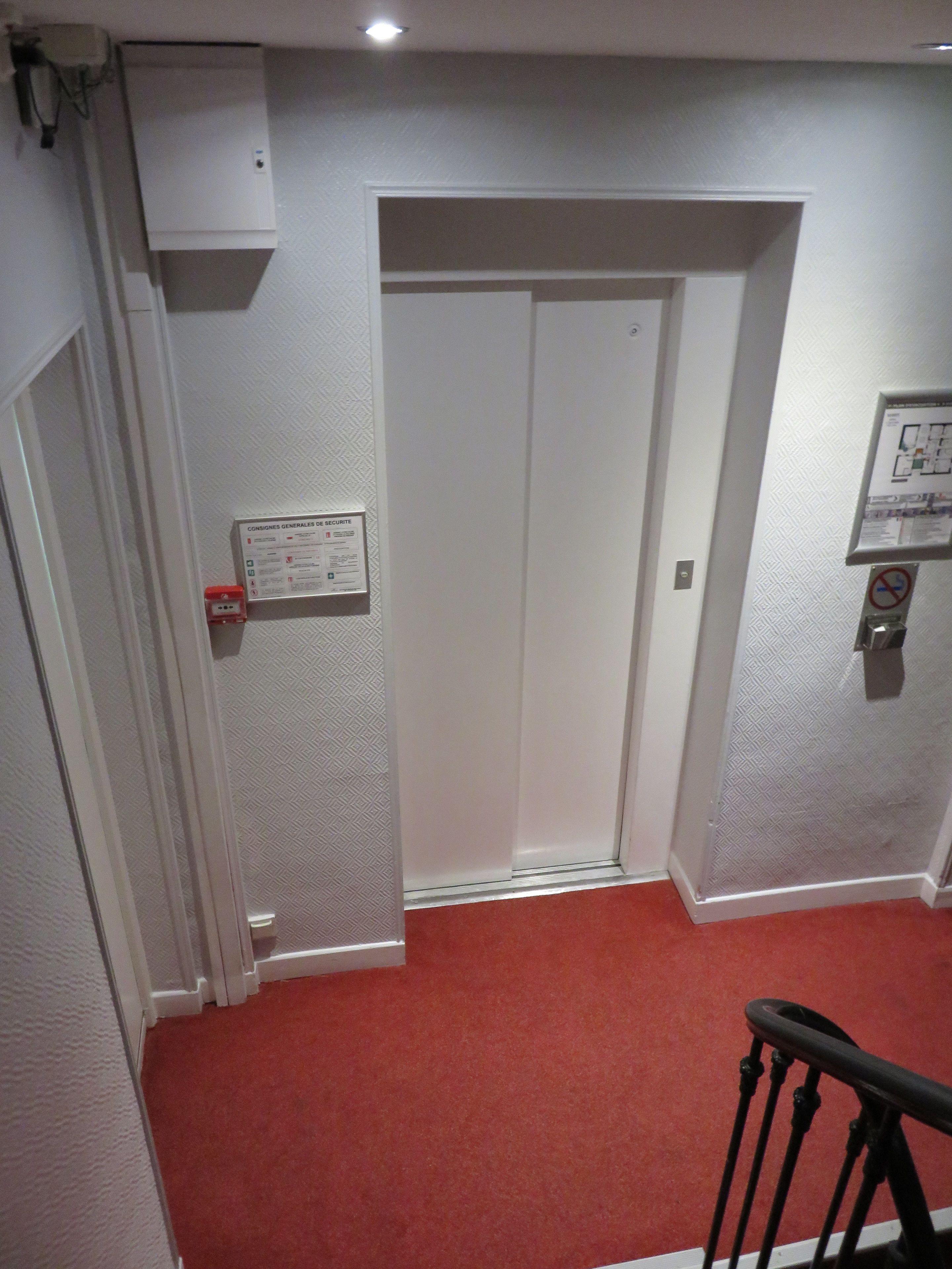 Mary's Republique Paris