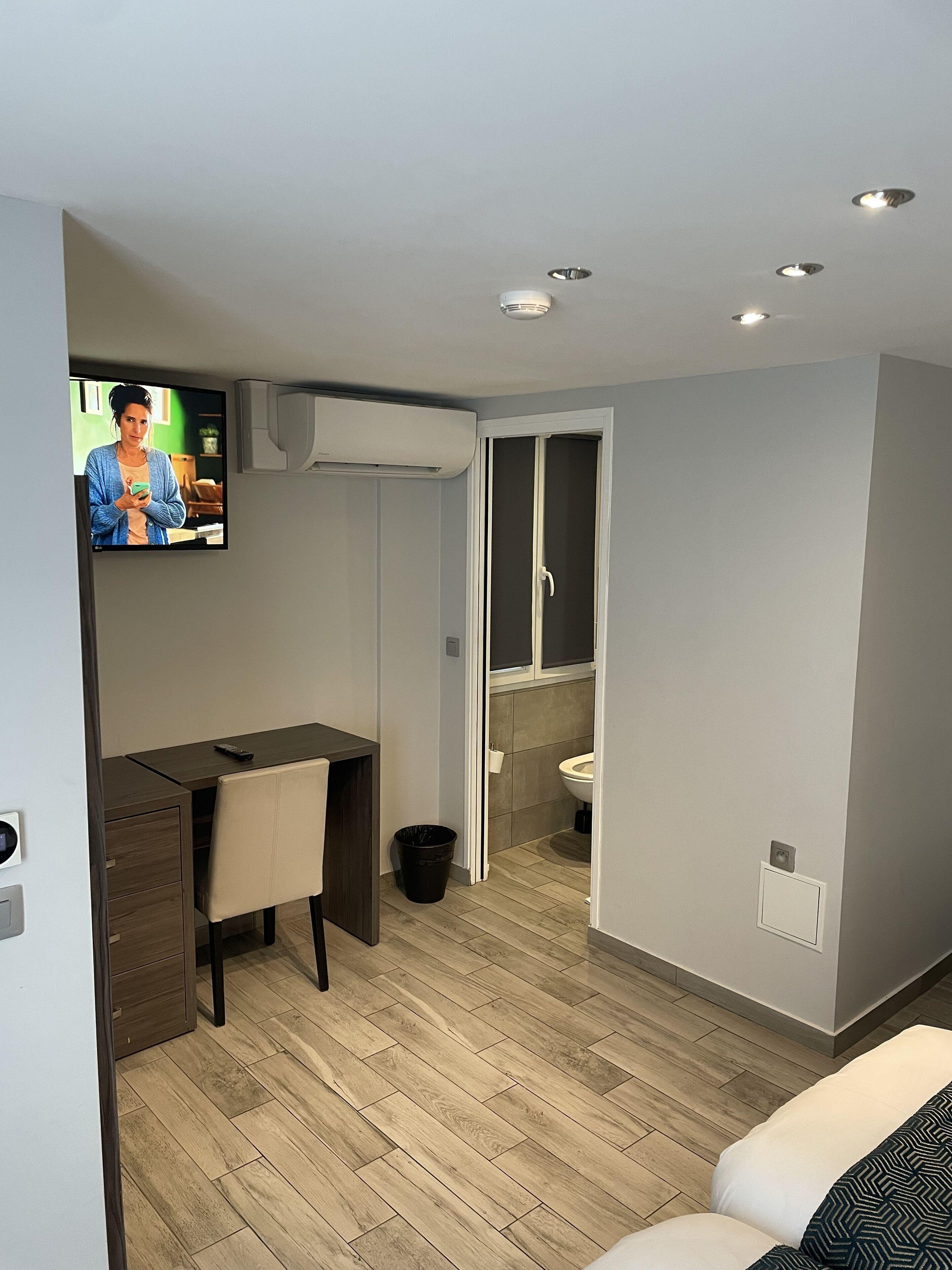 Mary's Republique 2* Paris