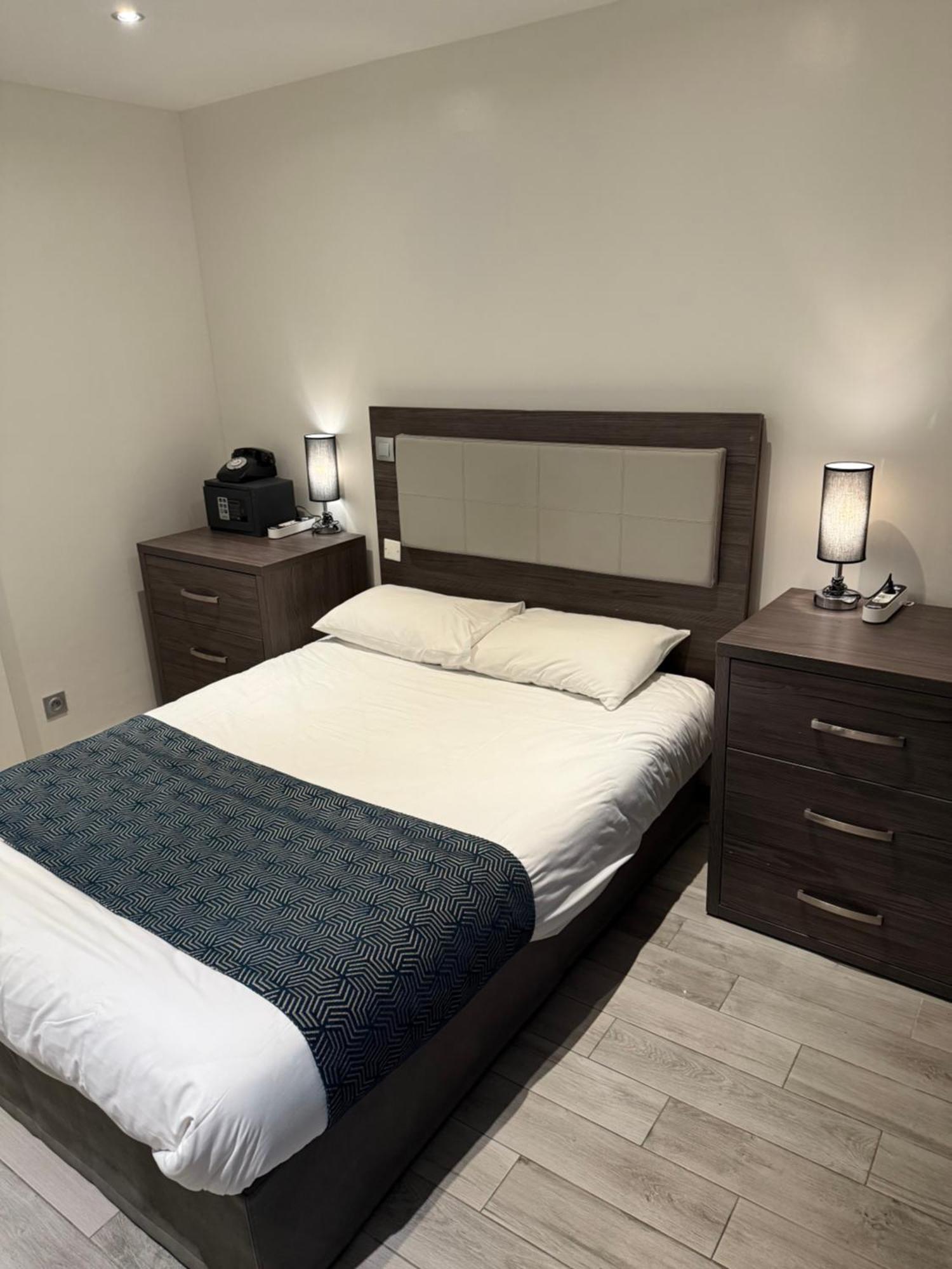 Mary's Republique Paris