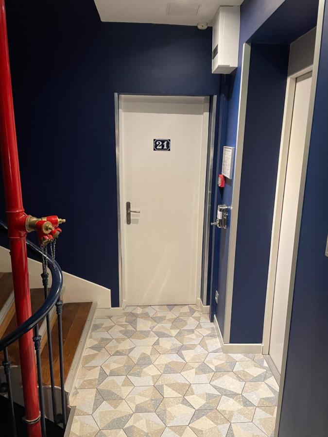 Mary's République 2* Parigi