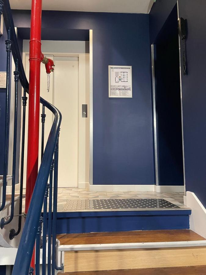 Mary's République 2* Parigi