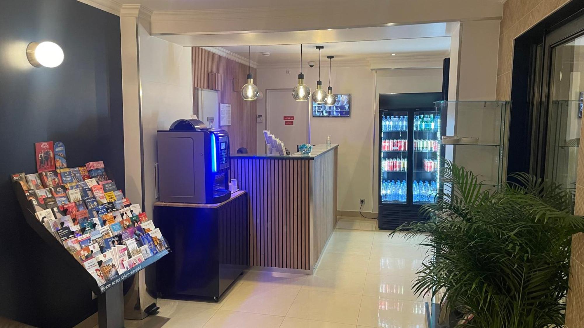 Mary's République 2* Parigi