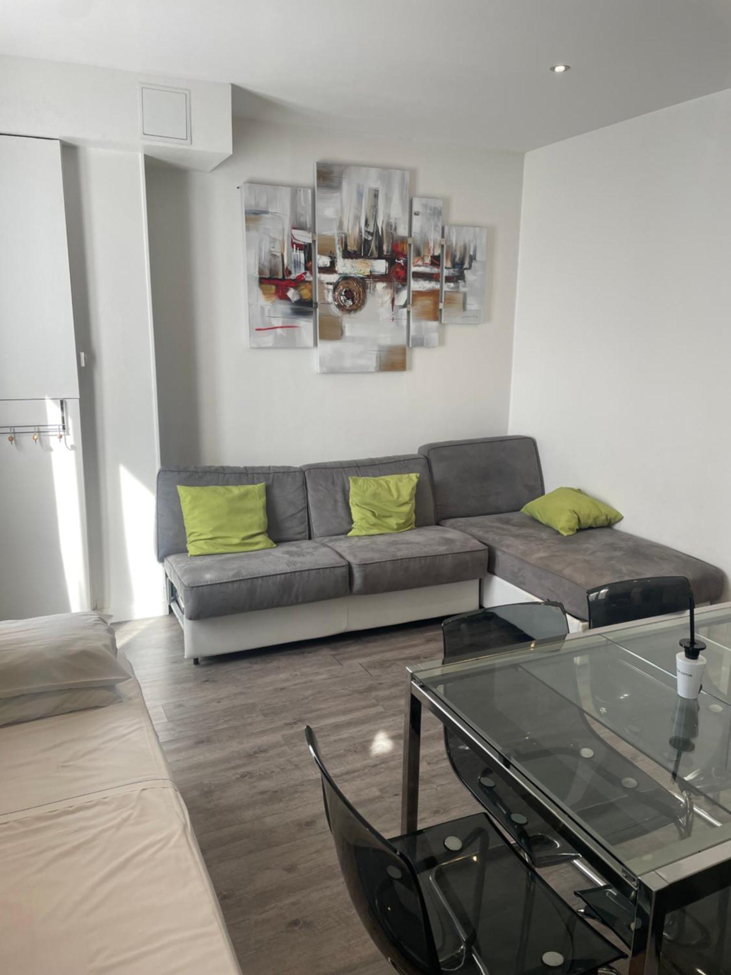 Hotel Mary's République 2*