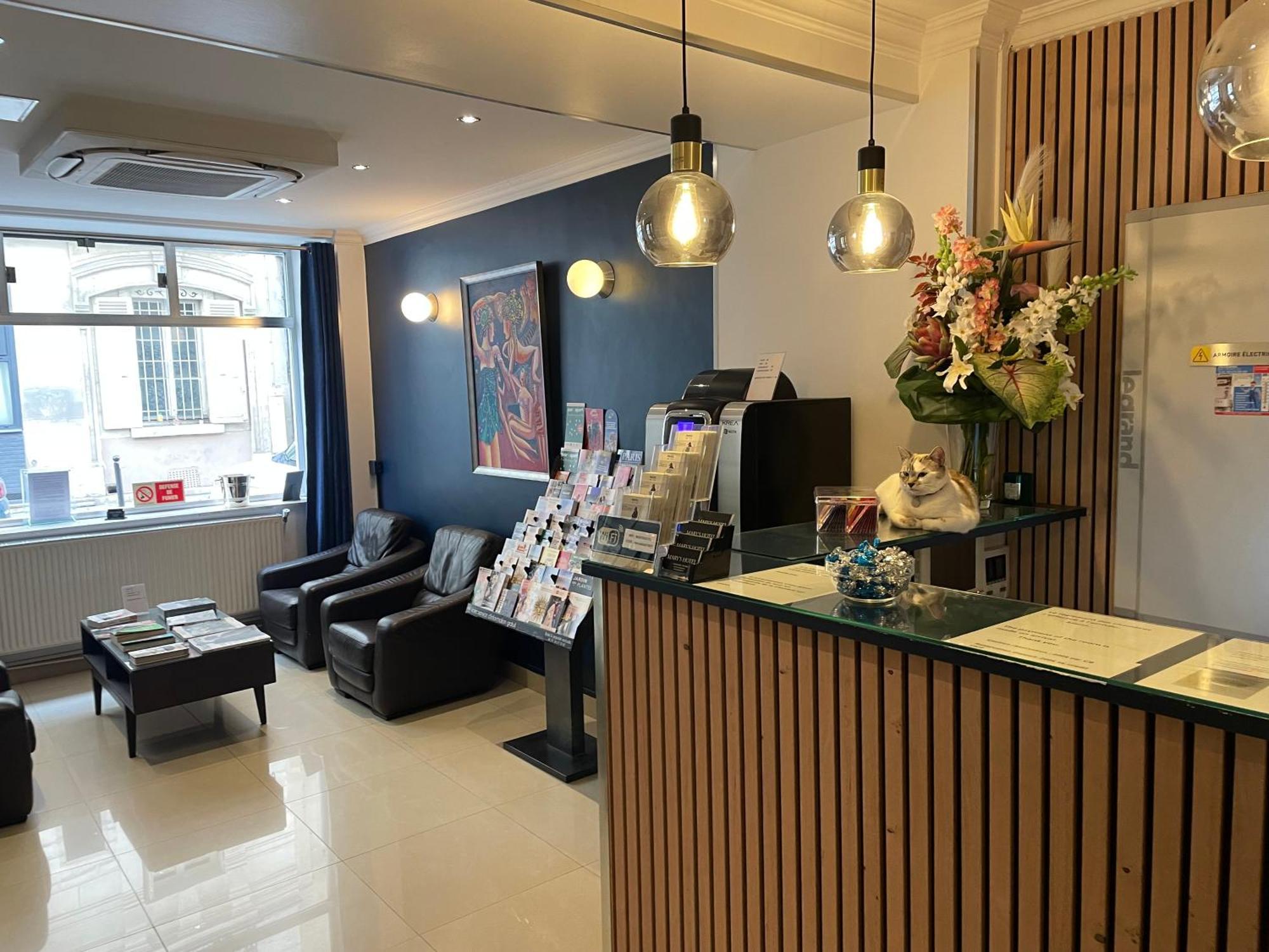 Hotel Mary's République 2*