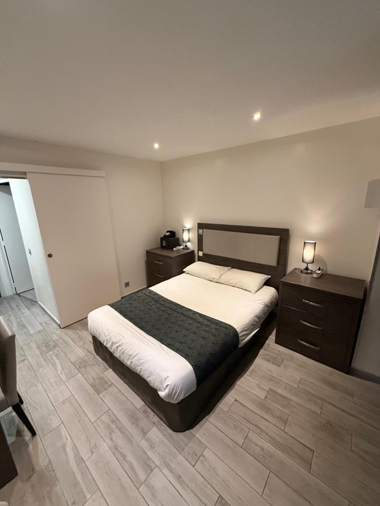 Hotel Mary's République 2*